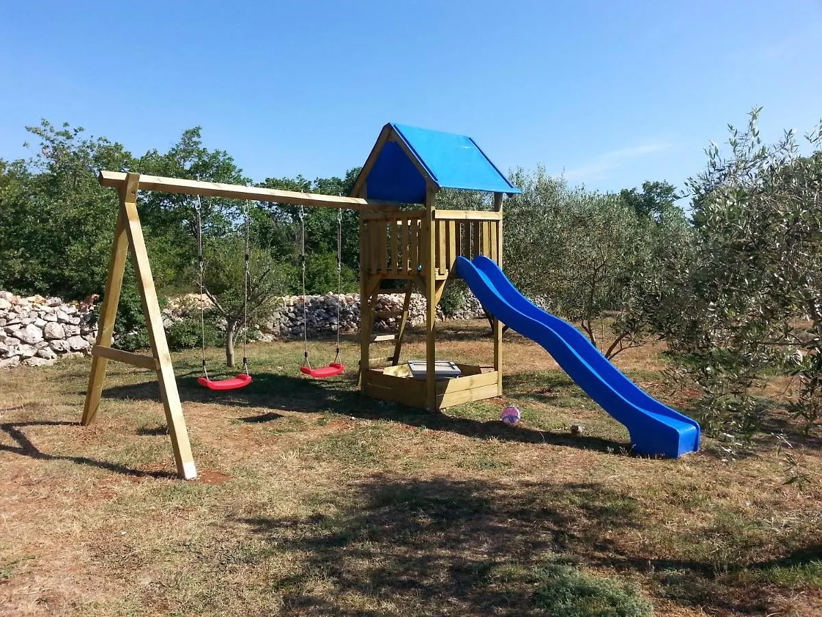 Holiday Home Hrast Debeljak