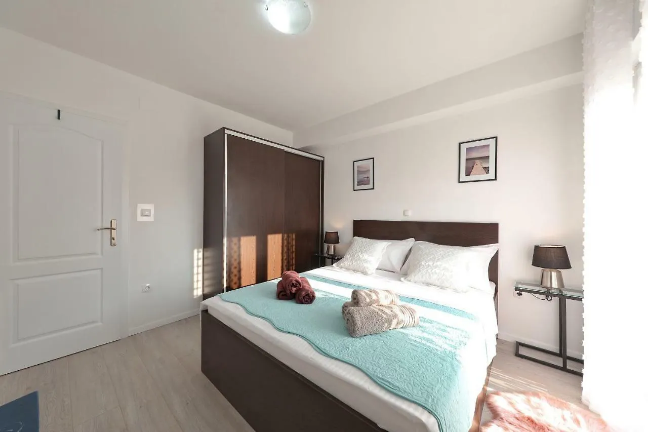 Holiday Home Hrast Debeljak