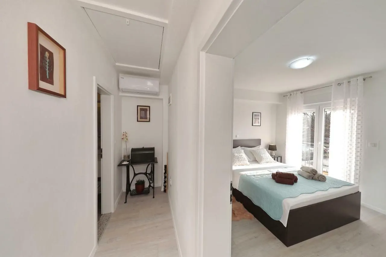 Holiday Home Hrast Debeljak