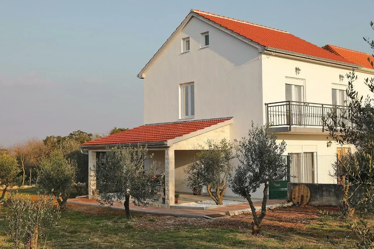 Holiday Home Hrast Debeljak