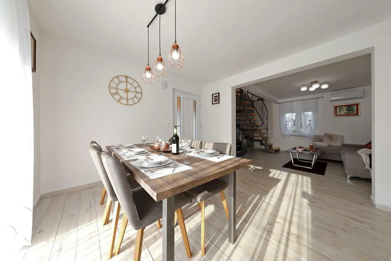 Holiday Home Hrast Debeljak Croatia