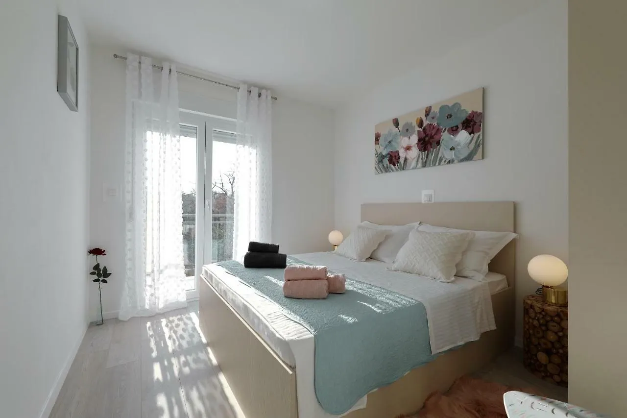 Holiday Home Hrast Debeljak