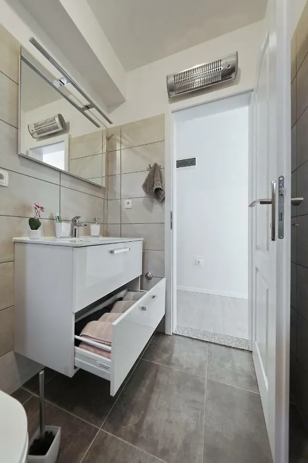 Holiday Home Hrast Debeljak 0*,  Croatia