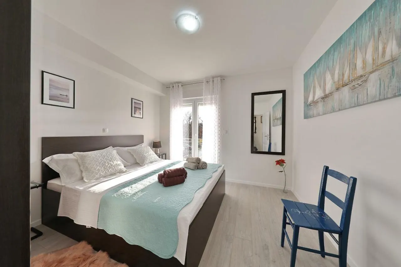 Holiday Home Hrast Debeljak