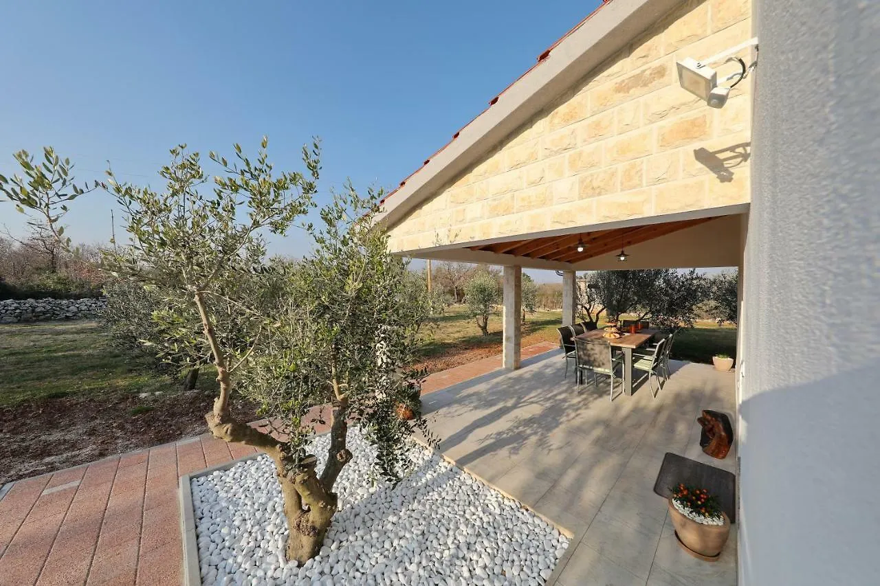 Holiday Home Hrast Debeljak Croatia